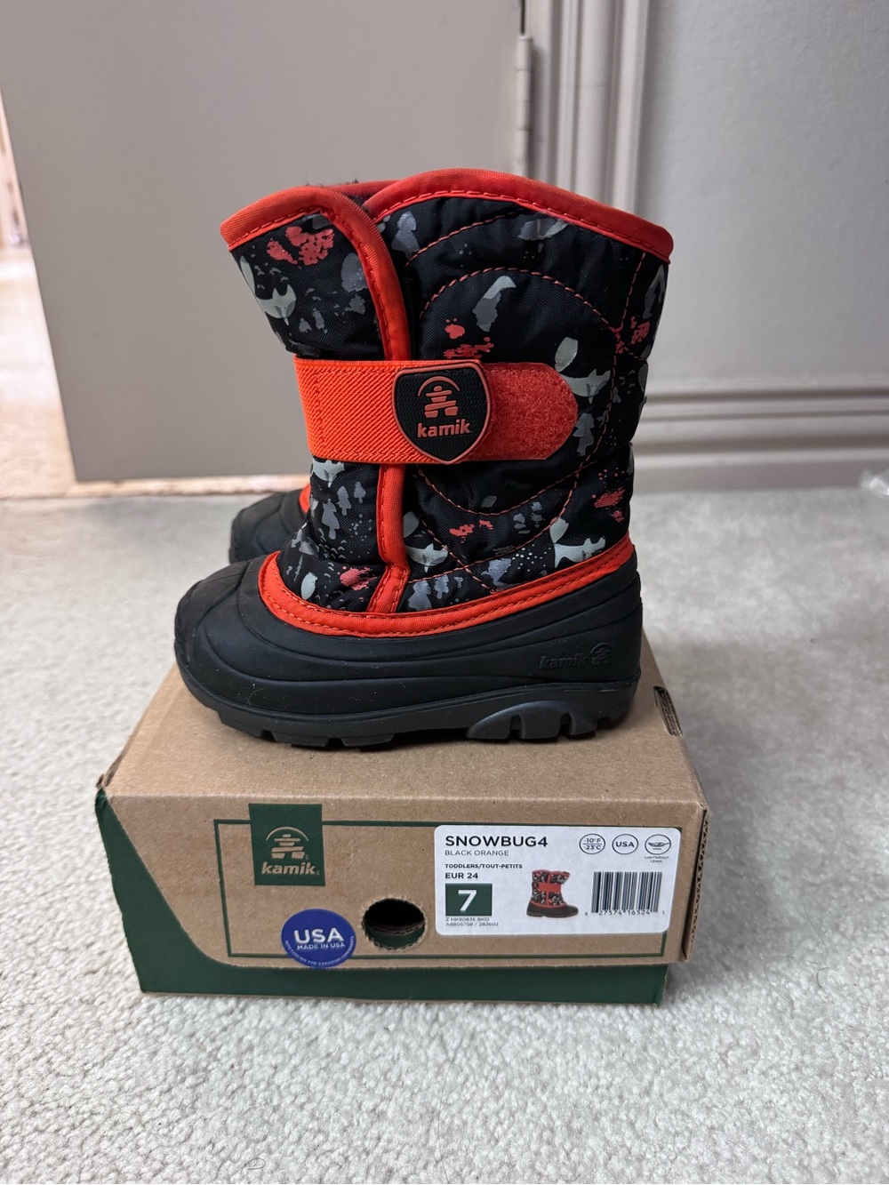 Kamik Kids Black and Bright Orange Waterproof Winter Snow Boots - size 7